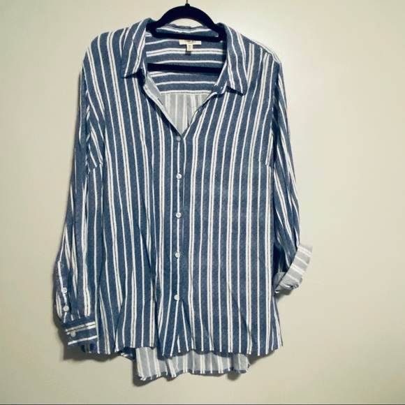 BLUE WHITE STRIPED BUTTON DOWN SHIRT